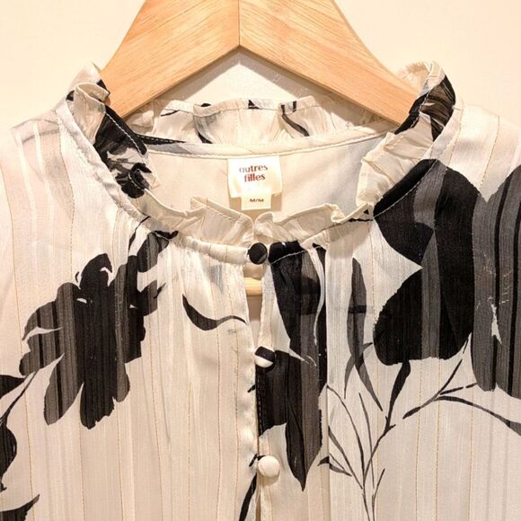 Elegant Black and White Floral Blouse - Picture 5 of 6